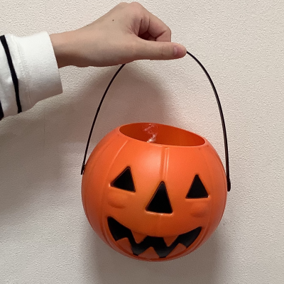 ハロウィンのお菓子あるよ🎃合言葉言ってね🤍