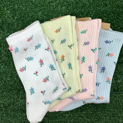 可愛い小花の靴下もSALEなんです🉐