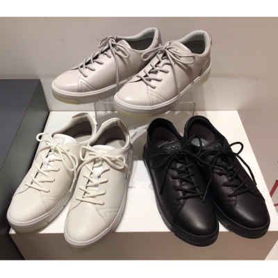 シンプルレザースニーカー登場❗️