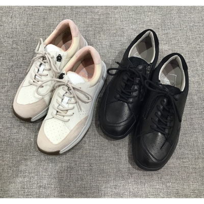 レザージップスニーカーWOW登場❗️