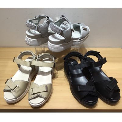 シンプルだけど履きやすいサンダル❗️