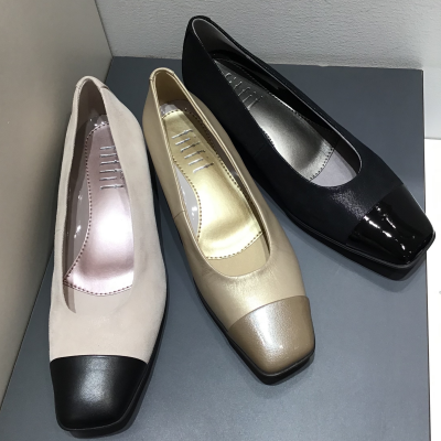 洗練されたウエッジヒールのパンプス！
