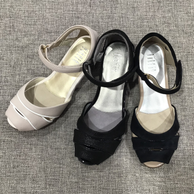 細めのパイピングがアクセント❗️