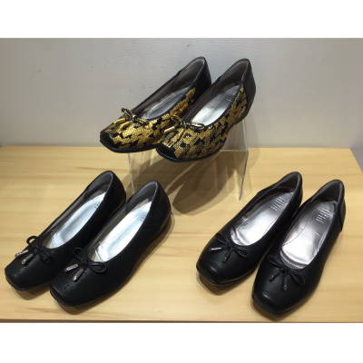 雨の日も快適に過ごせる上品パンプス❗️