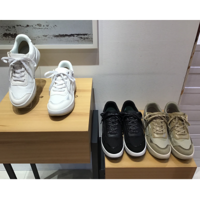 軽さと安定感を両立したスニーカー❗️