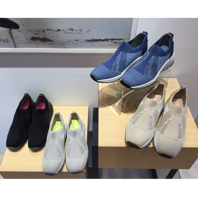 軽やかなスニーカー登場！
