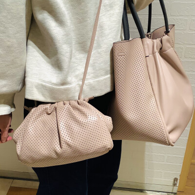 春コーデにピッタリのバック入荷してます！
