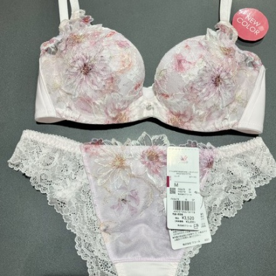 【新色入荷】脇高設計でボディーラインを整える‼︎ハグするブラ