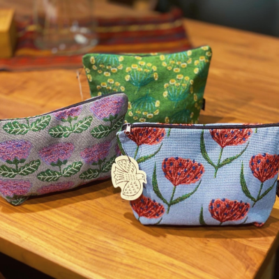 新入荷♪お花柄ポーチ